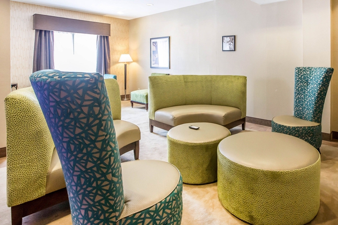 Imagen de los interiores del Hotel Comfort Inn and Suites Near Tinley Park Amphitheater. Foto 11