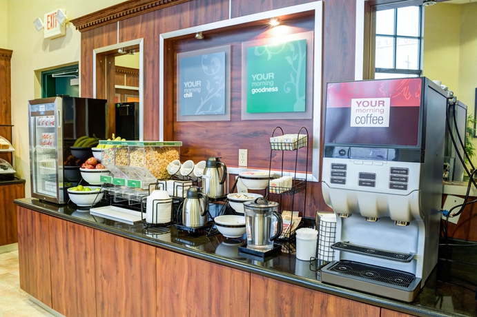 Imagen del bar/restaurante del Hotel Comfort Inn and Suites Near Universal - N. Hollywood - Burbank. Foto 2