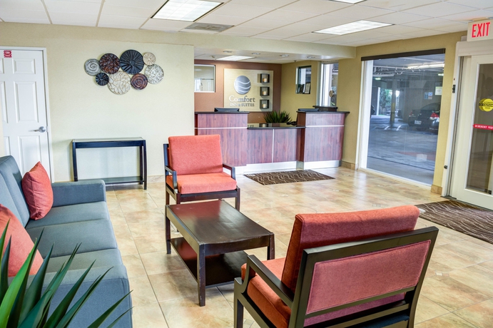 Imagen de los interiores del Hotel Comfort Inn and Suites Near Universal - N. Hollywood - Burbank. Foto 12
