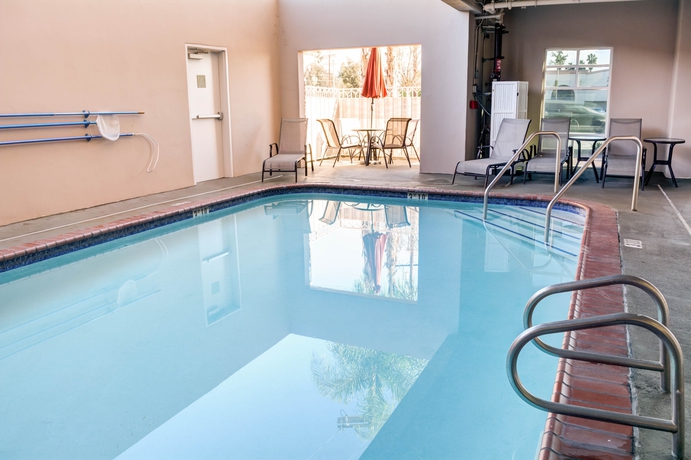 Imagen de la piscina del Hotel Comfort Inn and Suites Near Universal - N. Hollywood - Burbank. Foto 15