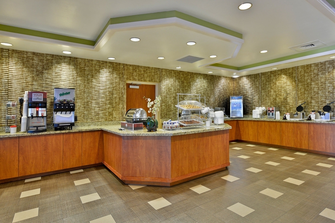 Imagen del bar/restaurante del Hotel Comfort Inn and Suites Near Universal Orlando Resort - Convention Ctr. Foto 4