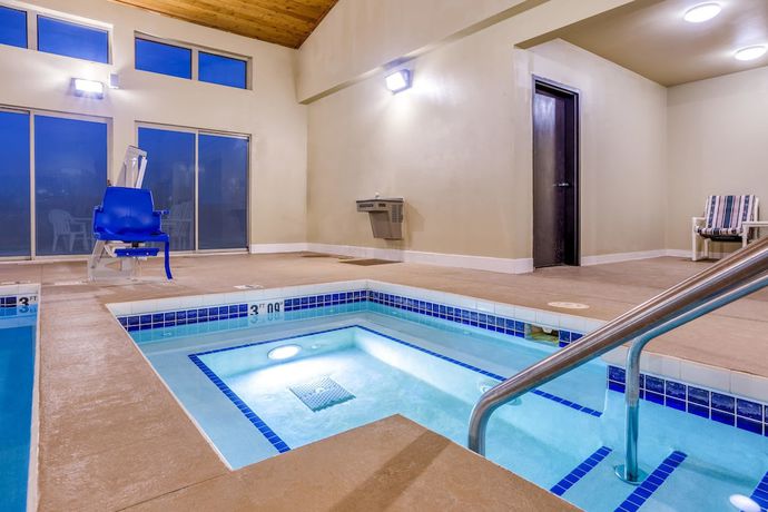 Imagen de la piscina del Hotel Comfort Inn and Suites, New Lisbon. Foto 20