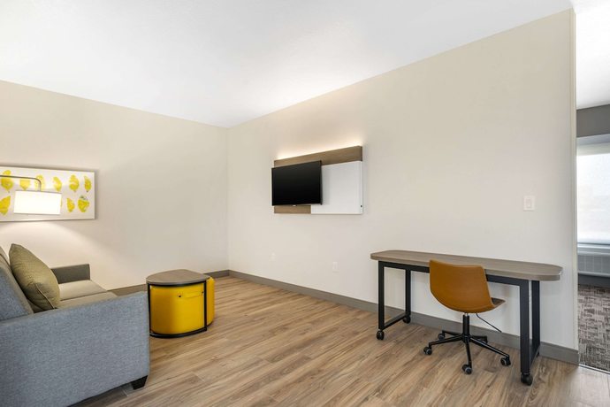 Imagen de la habitación del Hotel Comfort Inn and Suites New Port Richey Downtown District. Foto 9