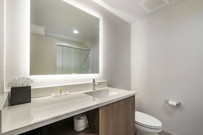 Imagen de la habitación del Hotel Comfort Inn and Suites New Port Richey Downtown District. Foto 14