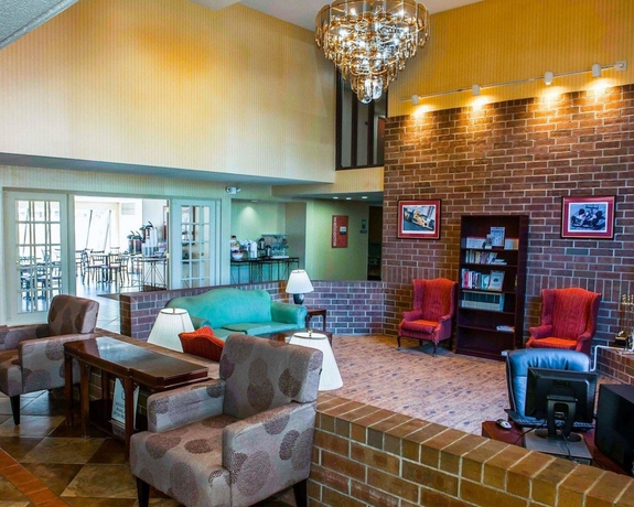 Imagen de los interiores del Hotel Comfort Inn and Suites North At The Pyramids. Foto 17