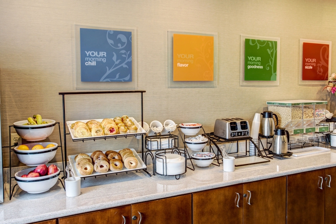 Imagen del bar/restaurante del Hotel Comfort Inn and Suites North Greenfield. Foto 4