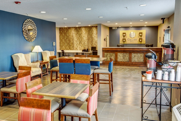 Imagen del bar/restaurante del Hotel Comfort Inn and Suites North Greenfield. Foto 5