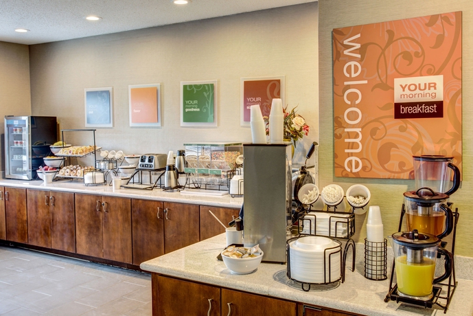 Imagen del bar/restaurante del Hotel Comfort Inn and Suites North Greenfield. Foto 6