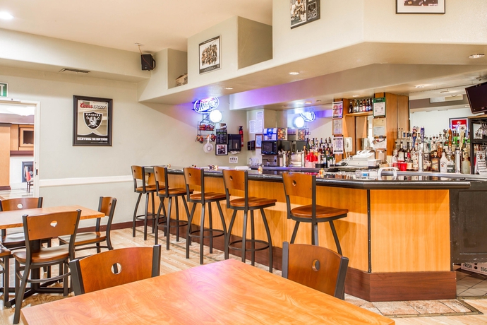 Imagen de los interiores del Hotel Comfort Inn and Suites, Oakland. Foto 14