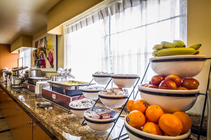 Imagen del bar/restaurante del Hotel Comfort Inn and Suites, Oakland. Foto 3
