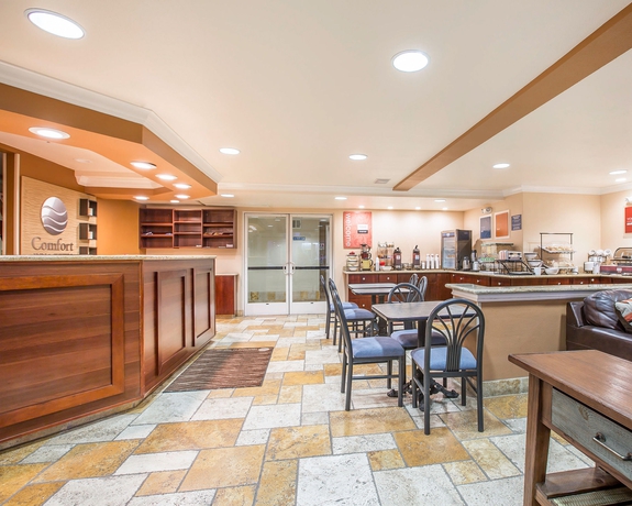 Imagen del bar/restaurante del Hotel Comfort Inn and Suites Of Salinas. Foto 8