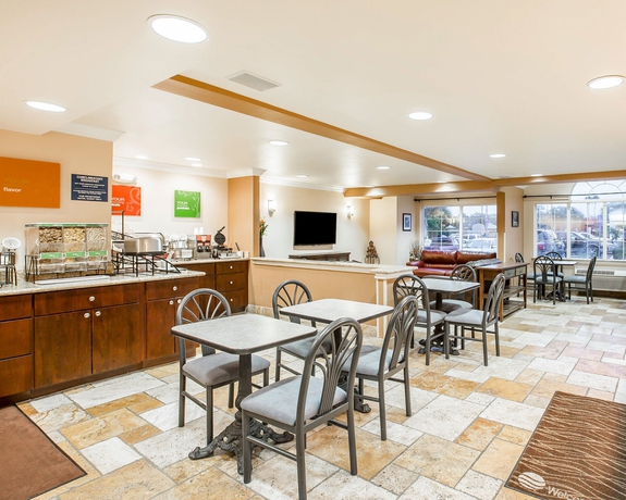 Imagen del bar/restaurante del Hotel Comfort Inn and Suites Of Salinas. Foto 9