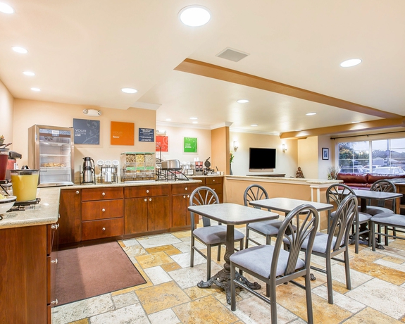 Imagen del bar/restaurante del Hotel Comfort Inn and Suites Of Salinas. Foto 10