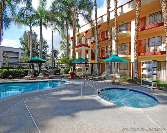 Imagen general del Hotel Comfort Inn and Suites Orange County John Wayne Airport. Foto 13