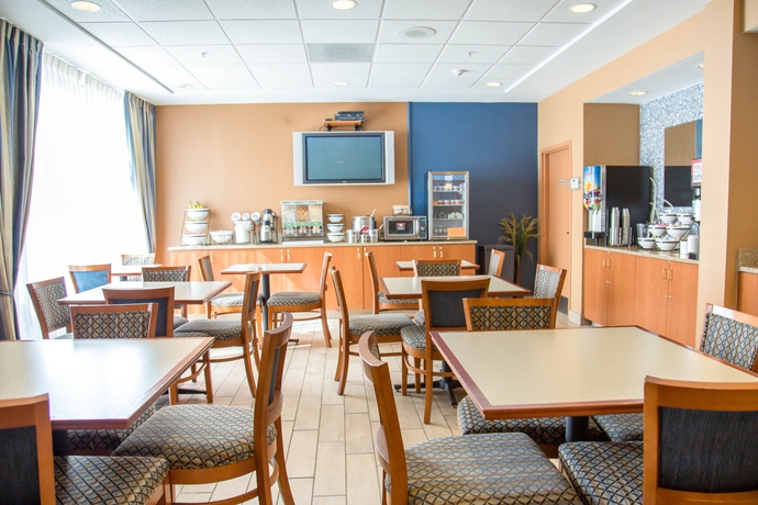 Imagen del bar/restaurante del Hotel Comfort Inn and Suites Orlando North. Foto 2