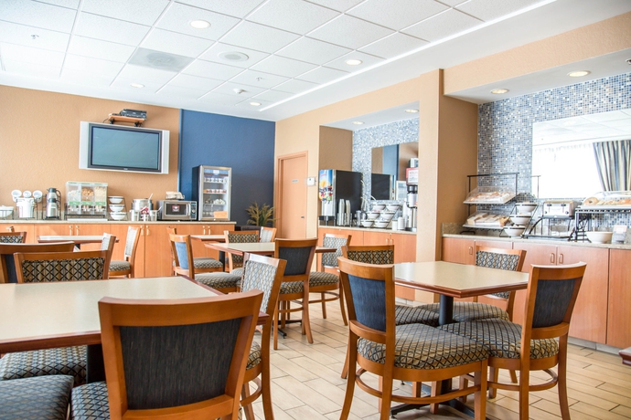 Imagen del bar/restaurante del Hotel Comfort Inn and Suites Orlando North. Foto 3