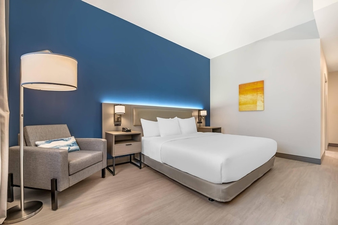 Imagen de la habitación del Hotel Comfort Inn and Suites Orlando Sanford Airport. Foto 8
