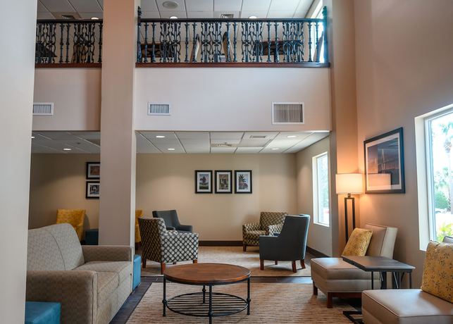 Imagen de los interiores del Hotel Comfort Inn and Suites Patriots Point. Foto 18