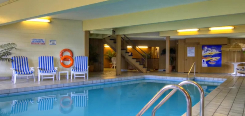 Imagen de la piscina del Hotel Comfort Inn and Suites, Penticton. Foto 9