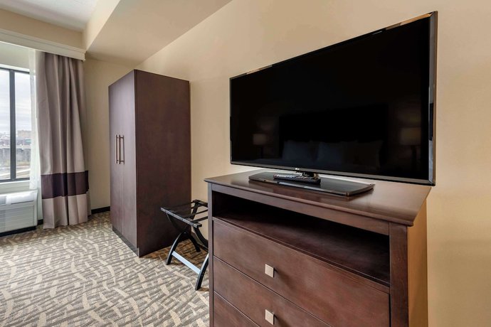 Imagen de la habitación del Hotel Comfort Inn and Suites Pittsburgh-Northshore. Foto 2