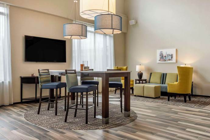 Imagen de los interiores del Hotel Comfort Inn and Suites Pittsburgh-Northshore. Foto 17