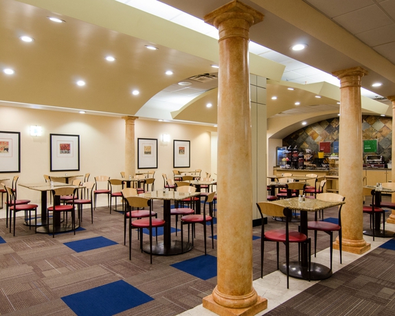 Imagen del bar/restaurante del Hotel Comfort Inn and Suites Presidential. Foto 3