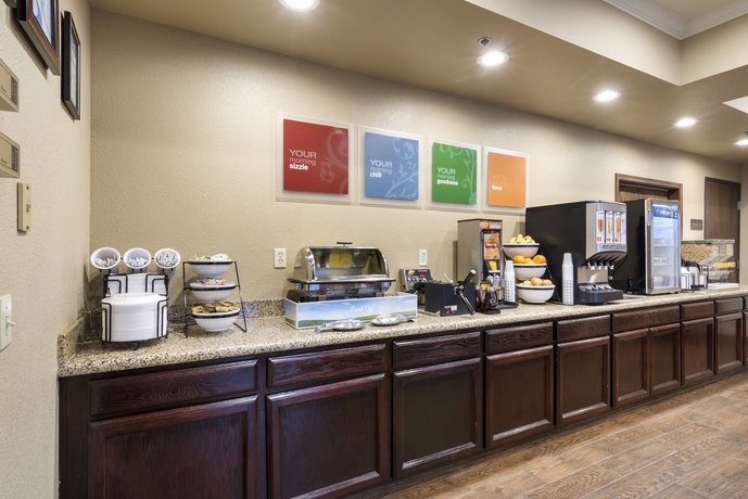 Imagen del bar/restaurante del Hotel Comfort Inn and Suites Sacramento - University Area. Foto 3