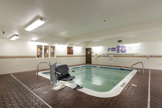 Imagen de la piscina del Hotel Comfort Inn and Suites Sacramento - University Area. Foto 16