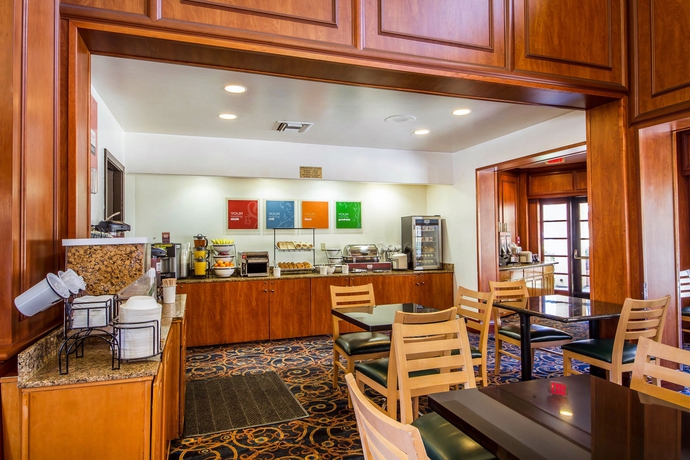 Imagen del bar/restaurante del Hotel Comfort Inn and Suites San Francisco Airport North. Foto 4