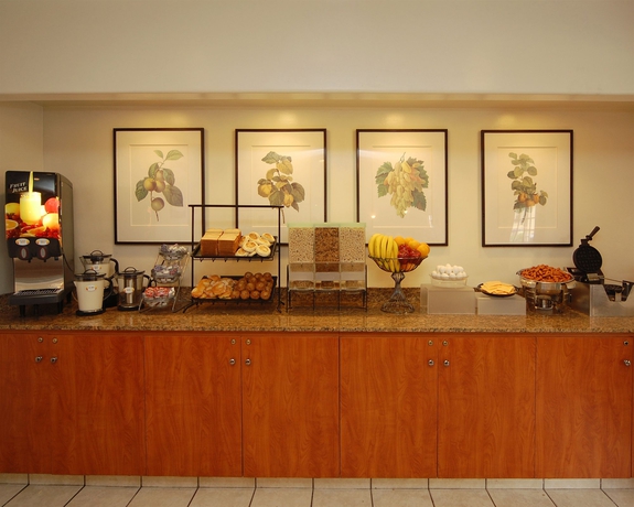 Imagen del bar/restaurante del Hotel Comfort Inn and Suites San Francisco Airport North. Foto 5