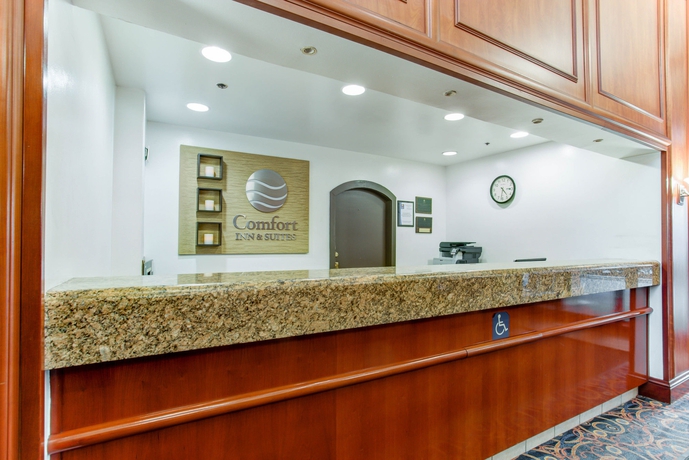 Imagen de los interiores del Hotel Comfort Inn and Suites San Francisco Airport North. Foto 16