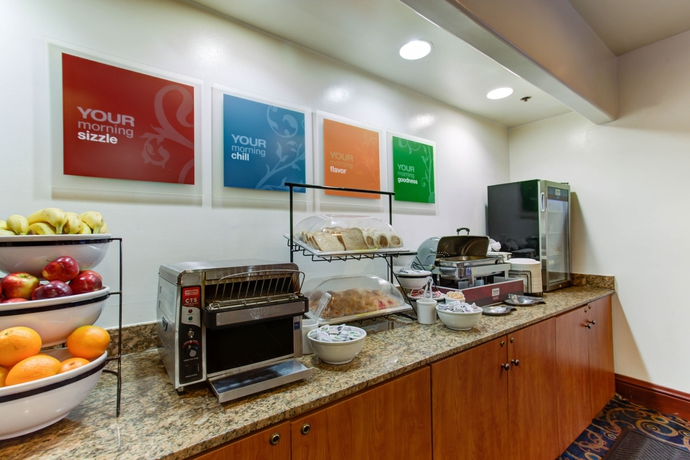 Imagen del bar/restaurante del Hotel Comfort Inn and Suites San Francisco Airport North. Foto 6