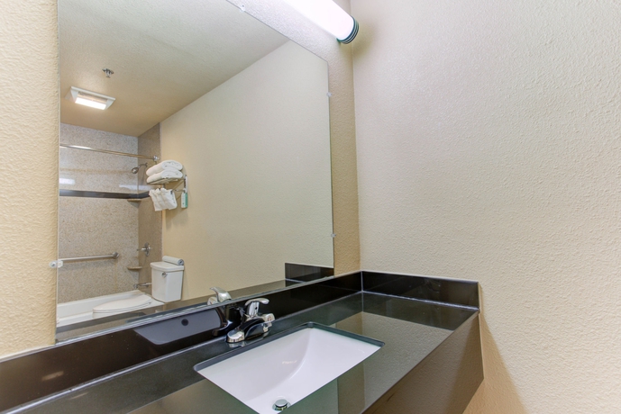 Imagen de la habitación del Hotel Comfort Inn and Suites San Francisco Airport North. Foto 10