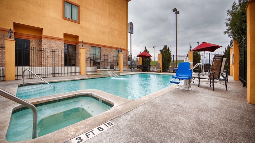 Imagen de la piscina del Hotel Comfort Inn and Suites, Schulenburg. Foto 18