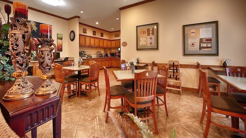 Imagen del bar/restaurante del Hotel Comfort Inn and Suites, Schulenburg. Foto 6
