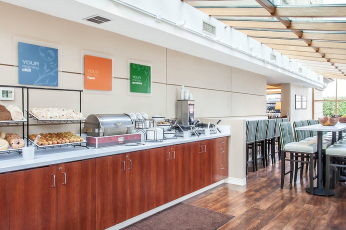 Imagen del bar/restaurante del Hotel Comfort Inn and Suites Sea-tac Airport. Foto 5