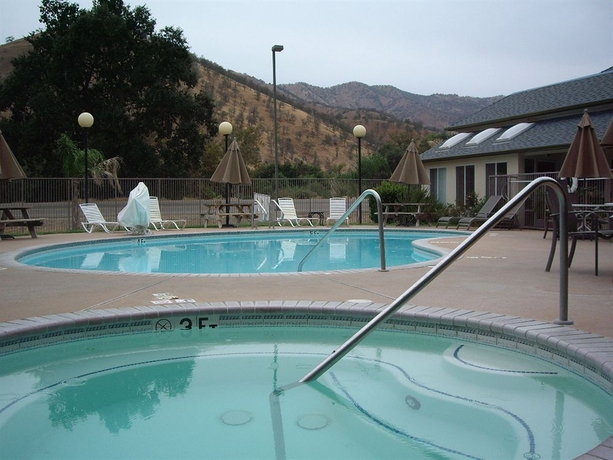 Imagen de la piscina del Hotel Comfort Inn and Suites Sequoia/kings Canyon. Foto 16