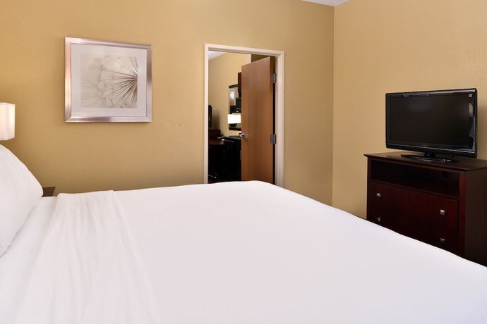 Imagen de la habitación del Hotel Comfort Inn and Suites Sharonville - Cincinnati North. Foto 4