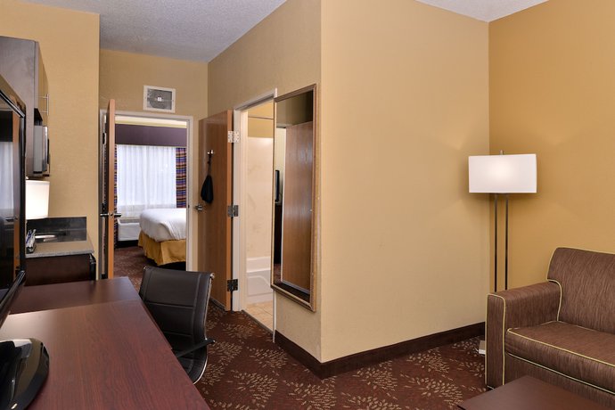 Imagen de la habitación del Hotel Comfort Inn and Suites Sharonville - Cincinnati North. Foto 6