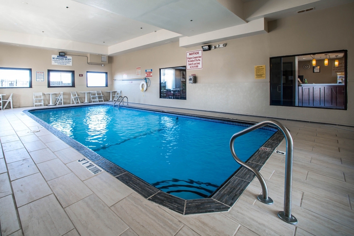 Imagen de la piscina del Hotel Comfort Inn and Suites St. Louis - Hazelwood. Foto 15