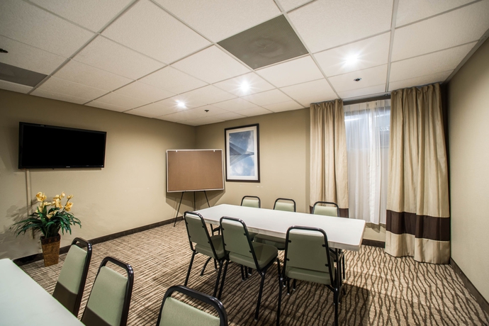 Imagen de los interiores del Hotel Comfort Inn and Suites St. Louis - Hazelwood. Foto 14