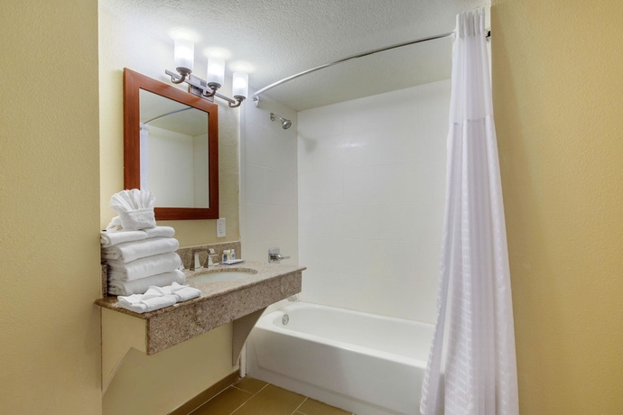 Imagen de la habitación del Hotel Comfort Inn and Suites Sw Houston Sugarland. Foto 2