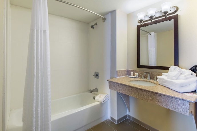 Imagen de la habitación del Hotel Comfort Inn and Suites Sw Houston Sugarland. Foto 4