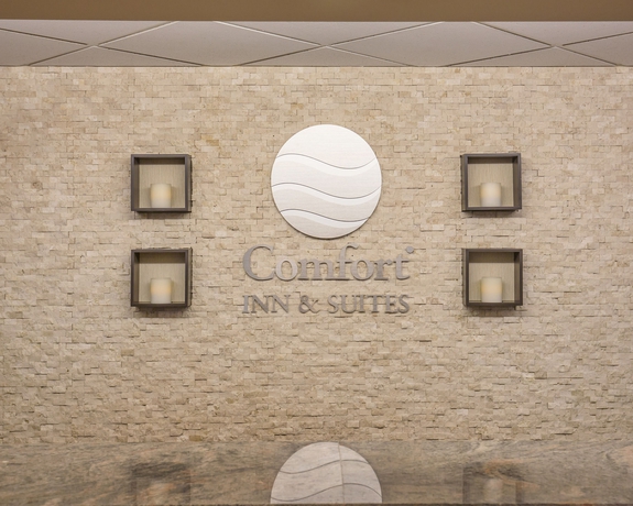 Imagen de los interiores del Hotel Comfort Inn and Suites University. Foto 10