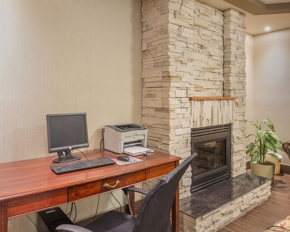 Imagen de los interiores del Hotel Comfort Inn and Suites University. Foto 14