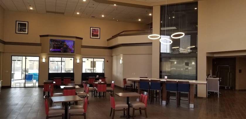 Imagen del bar/restaurante del Hotel Comfort Inn and Suites, Wichita. Foto 2