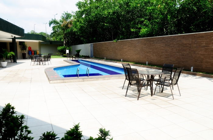 Imagen de la piscina del Hotel Comfort Manaus. Foto 16
