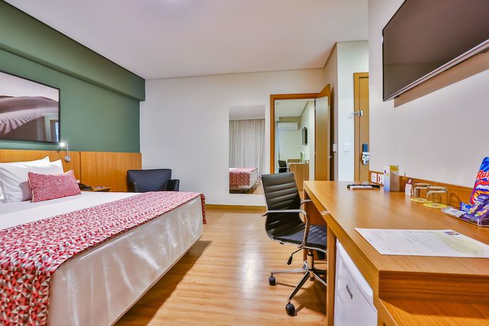 Imagen de la habitación del Hotel Comfort Mogi Gua&ccedil;u. Foto 3