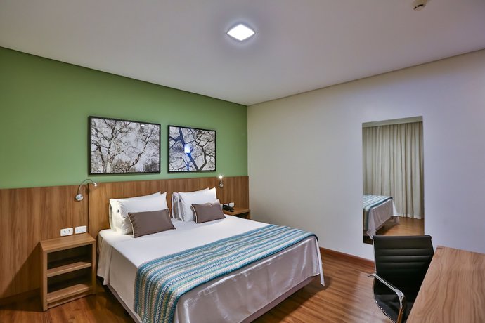 Imagen de la habitación del Hotel Comfort Mogi Gua&ccedil;u. Foto 5