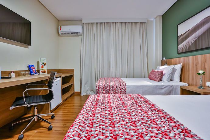 Imagen de la habitación del Hotel Comfort Mogi Gua&ccedil;u. Foto 6